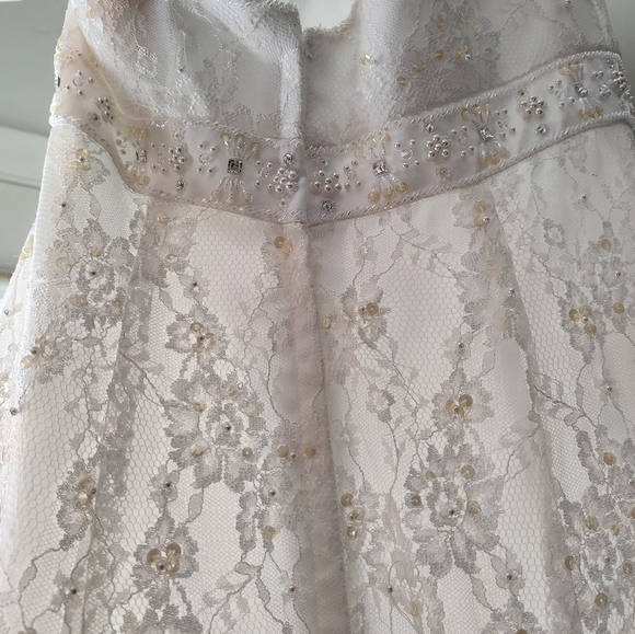 Simple wedding dress - Picture 5 of 8